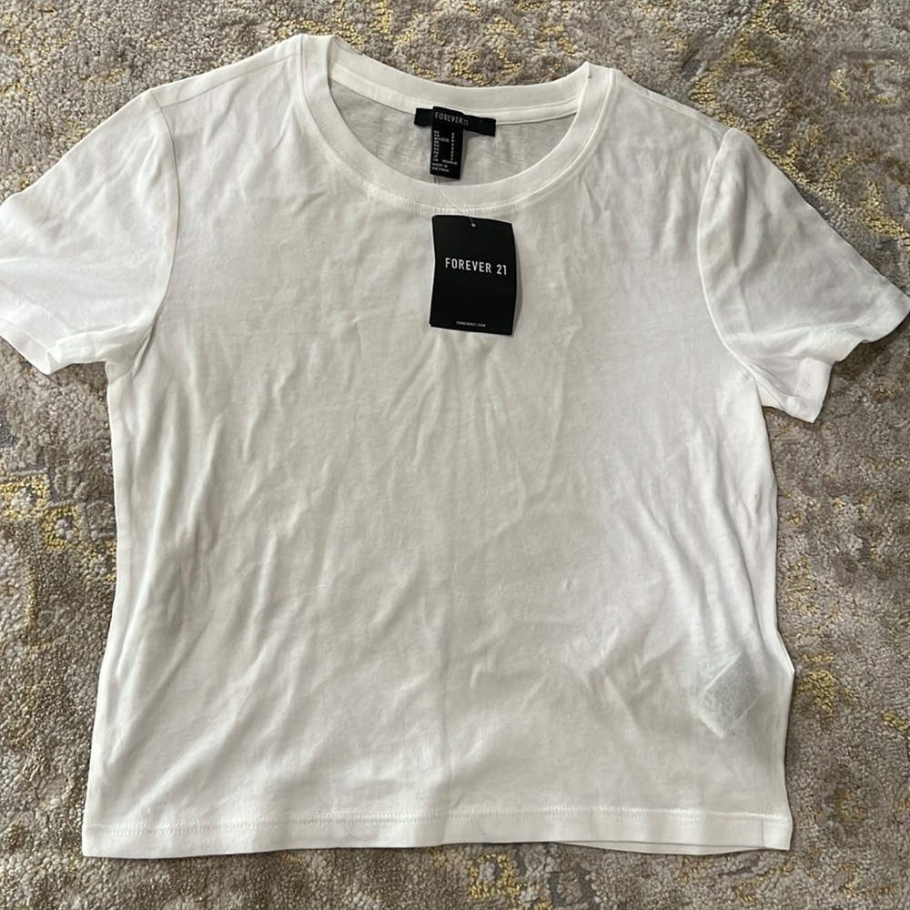 NWT forever 21 white t-shirt F21 shirt sleeve tee white size small